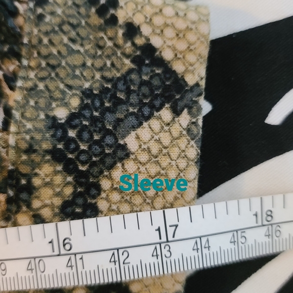 🍒2/$30- Snake Print Tunic - Picture 12 of 14